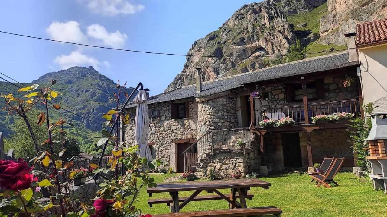 Apartamentos Rurales La Laguna Somiedo Valle de Lago ภายนอก รูปภาพ