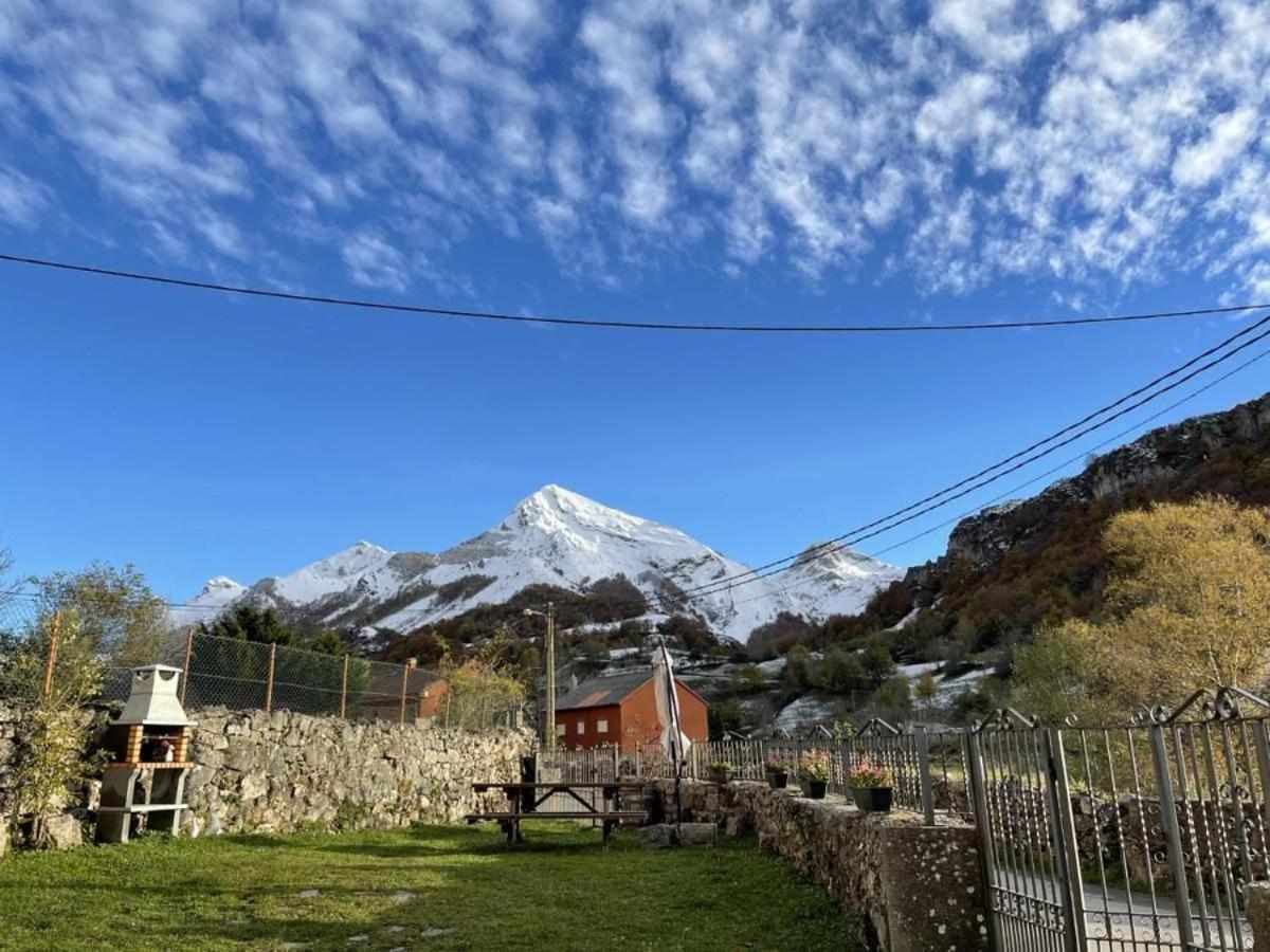 Apartamentos Rurales La Laguna Somiedo Valle de Lago ภายนอก รูปภาพ