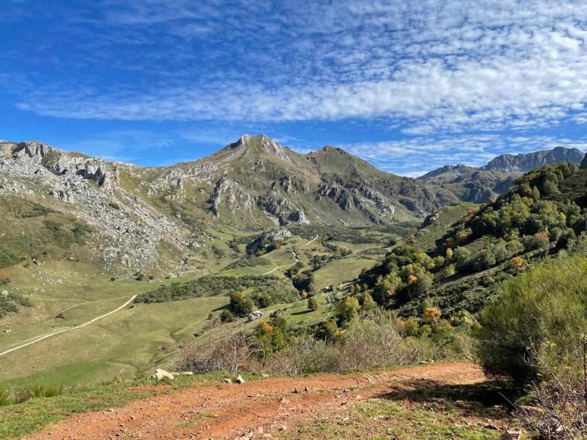 Apartamentos Rurales La Laguna Somiedo Valle de Lago ภายนอก รูปภาพ