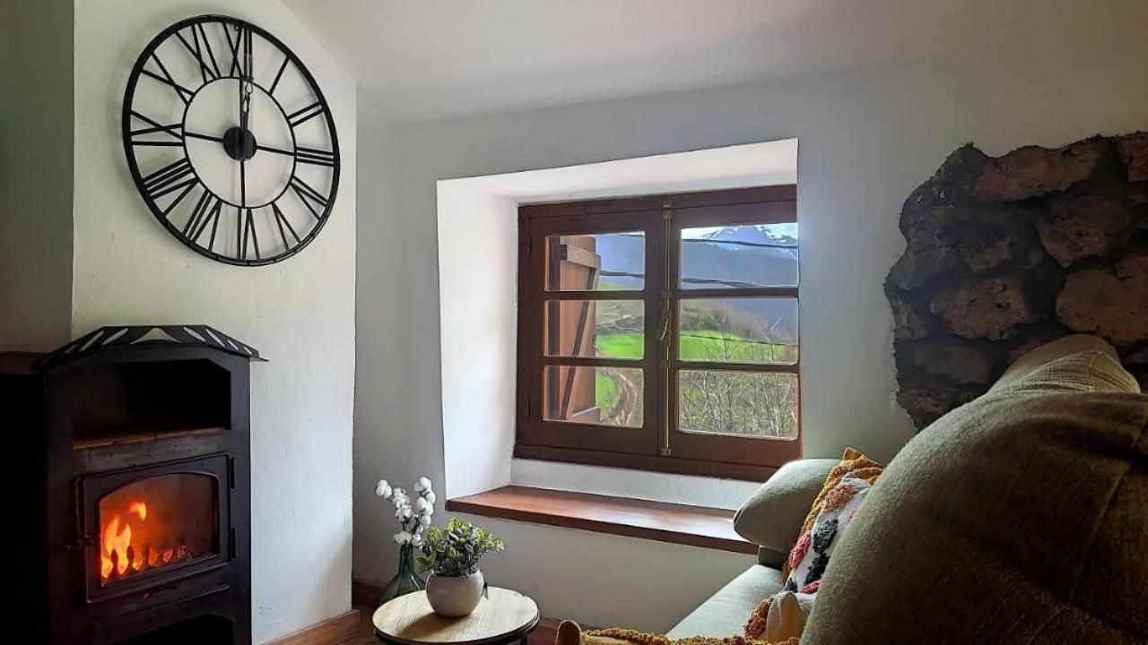 Apartamentos Rurales La Laguna Somiedo Valle de Lago ภายนอก รูปภาพ