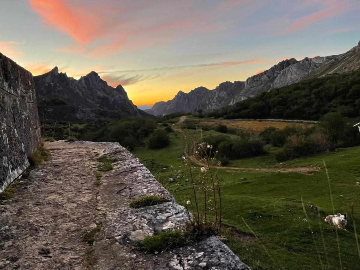 Apartamentos Rurales La Laguna Somiedo Valle de Lago ภายนอก รูปภาพ