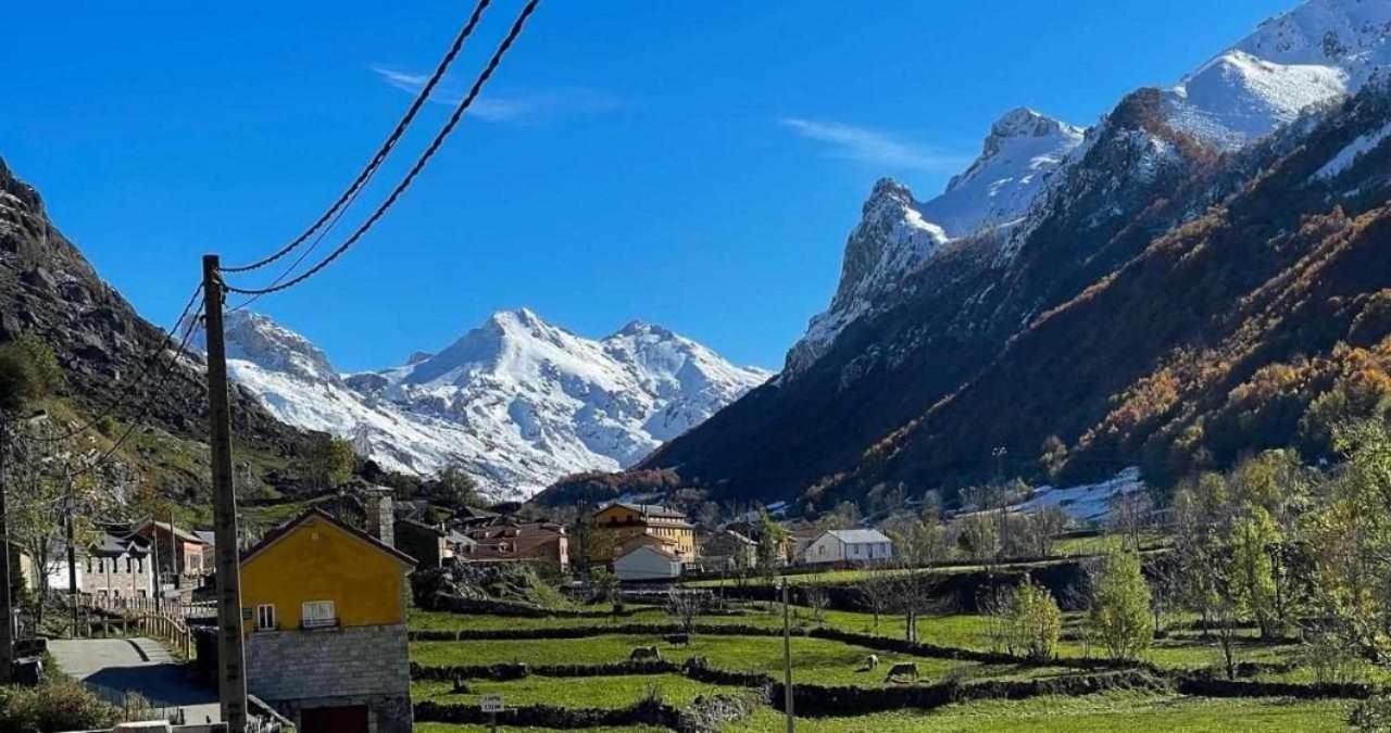 Apartamentos Rurales La Laguna Somiedo Valle de Lago ภายนอก รูปภาพ